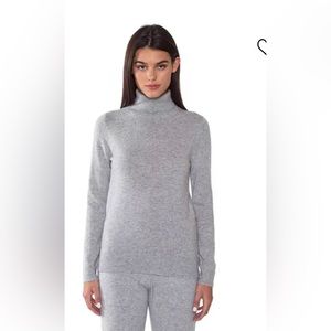 JENNIE LIU - Macy’s pearl gray 100% cashmere turtleneck sweater